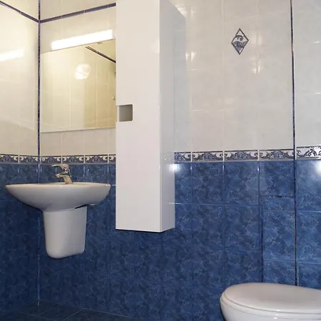 Spacious 2bdr - Free Parking - Walk Everywhere - 300 Mbps Wifi شقة