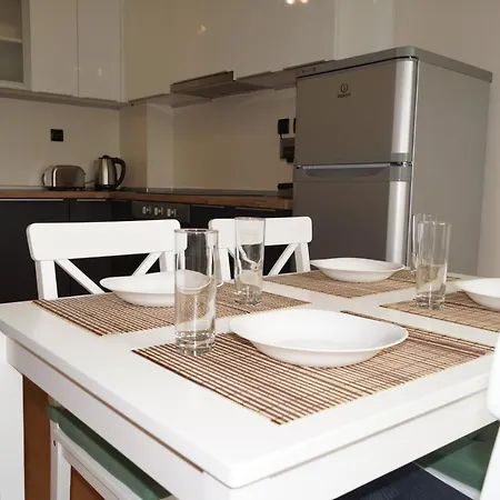 Spacious 2bdr - Free Parking - Walk Everywhere - 300 Mbps Wifi شقة *