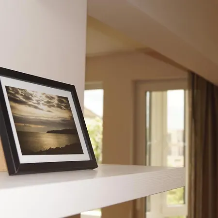 Spacious 2bdr - Free Parking - Walk Everywhere - 300 Mbps Wifi شقة *