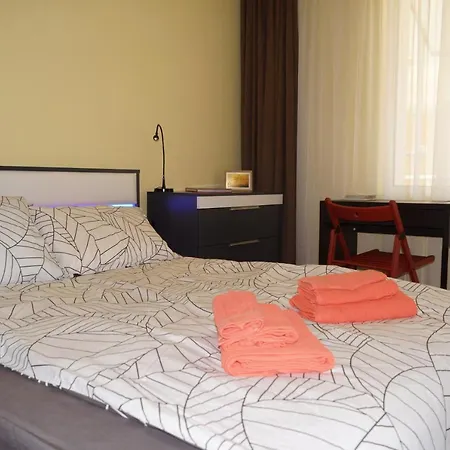 Spacious 2bdr - Free Parking - Walk Everywhere - 300 Mbps Wifi * فارنا
