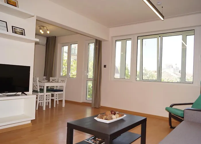 Spacious 2bdr - Free Parking - Walk Everywhere - 300 Mbps Wifi 아파트 바르나