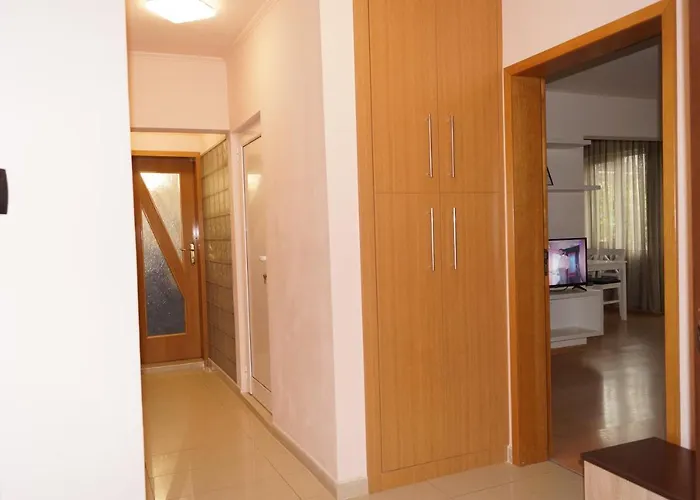 Spacious 2bdr - Free Parking - Walk Everywhere - 300 Mbps Wifi * 바르나