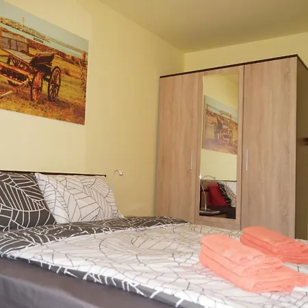 Spacious 2bdr - Free Parking - Walk Everywhere - 300 Mbps Wifi 아파트