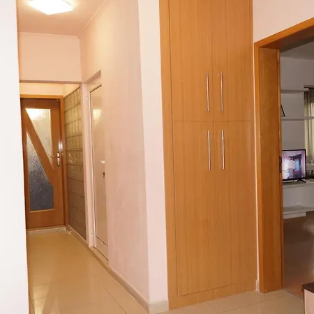 Spacious 2bdr - Free Parking - Walk Everywhere - 300 Mbps Wifi * 바르나