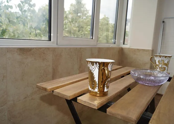 Lejlighed Spacious 2bdr - Free Parking - Walk Everywhere - 300 Mbps Wifi Varna