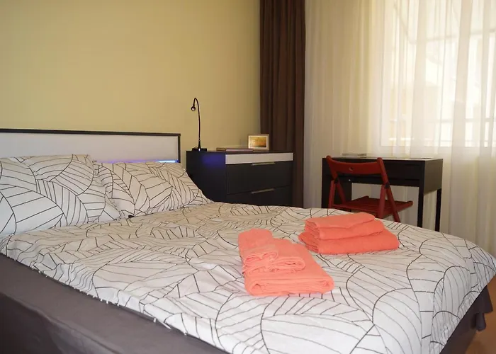 Spacious 2bdr - Free Parking - Walk Everywhere - 300 Mbps Wifi * فارنا